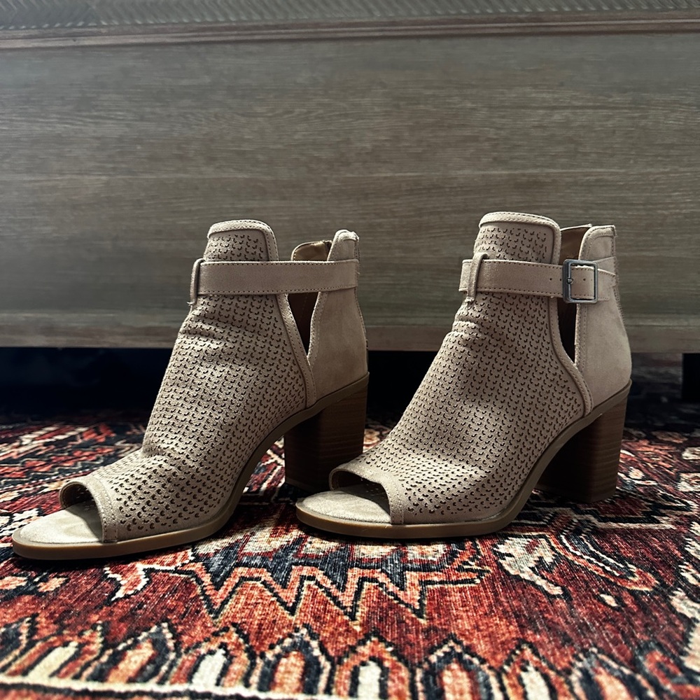 Universal Thread Edith Open Toe Bootie Heels       size 8